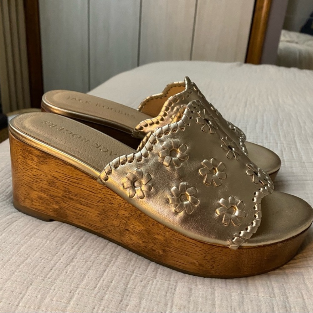 Jack Rogers Gold Wedgs - Picture 2 of 6